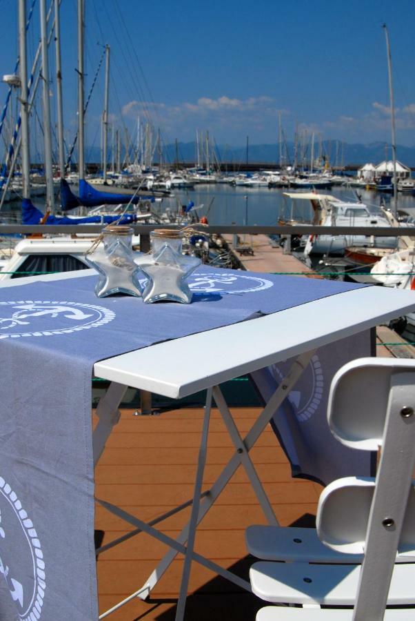 House Boat Luxury Cagliari Hotell Exteriör bild